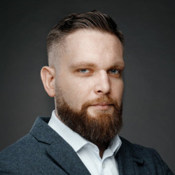 Владислав Маслов